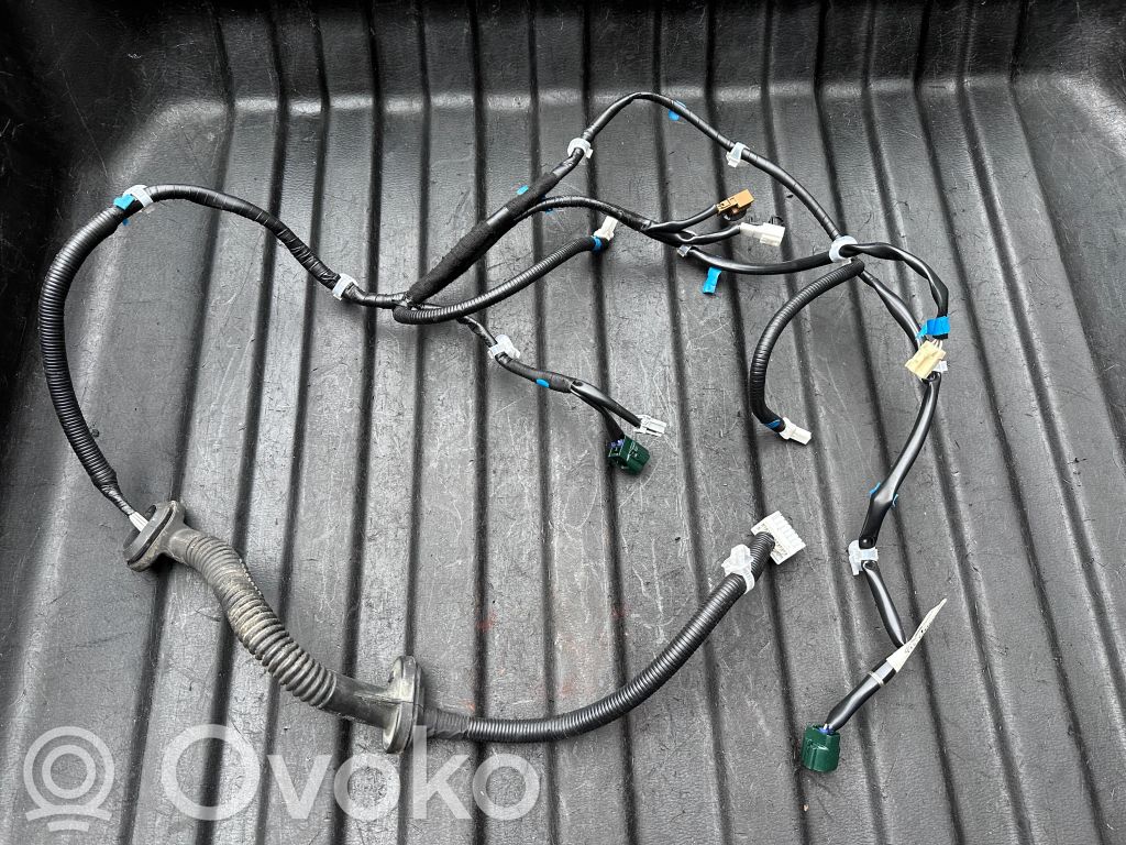 Infiniti M30 Galinio dangčio (bagažinės) instaliacija 