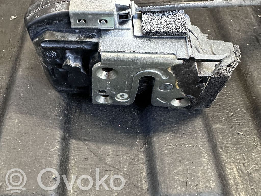 Infiniti FX Aizmugurē slēdzene 
