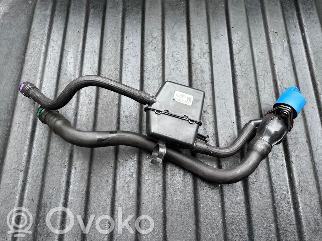 Audi A4 S4 B9 8W Wąż / Przwód płynu AdBlue 