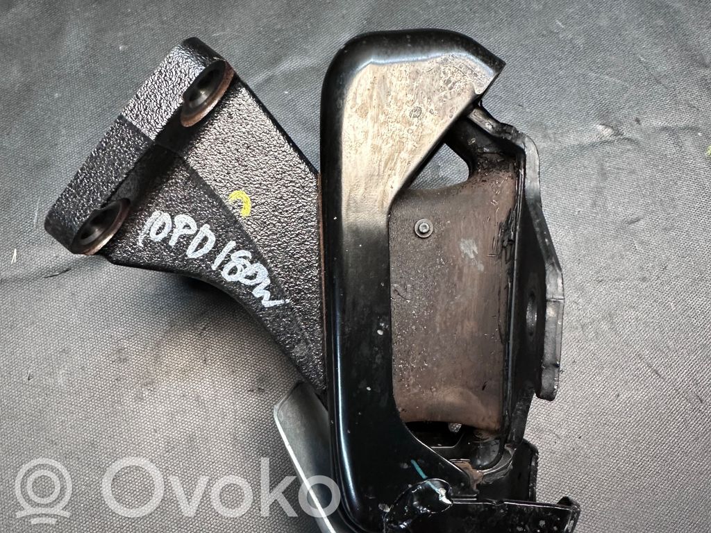 Toyota Hilux VIII Wspornik / Mocowanie silnika 