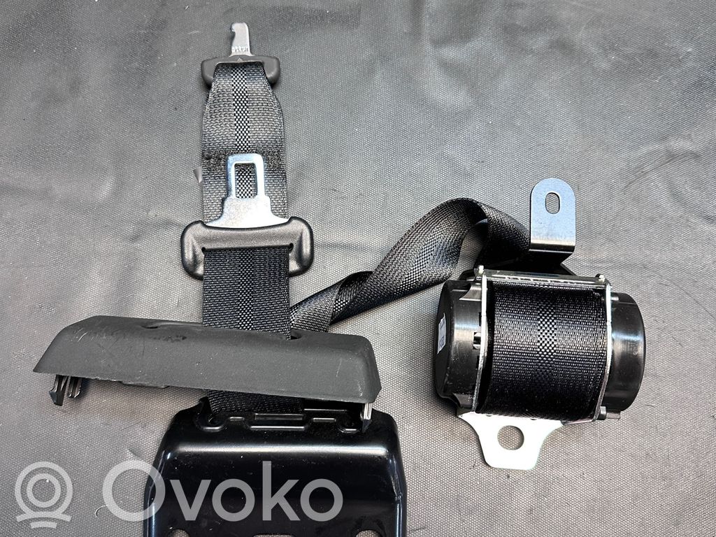 Toyota Hilux VIII Cinturón trasero 