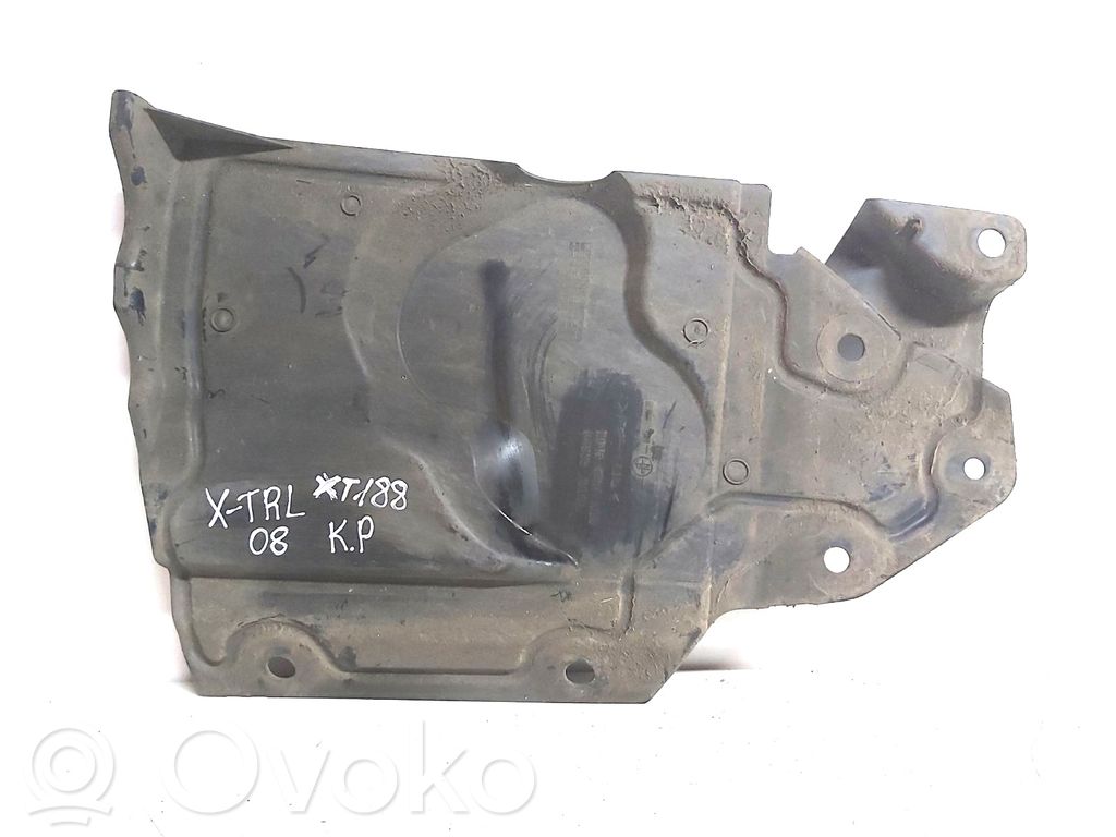 Nissan X-Trail T31 Placa protectora/protector antisalpicaduras motor 