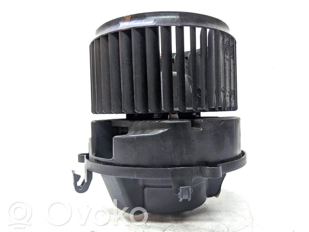 BMW 2 F46 Heizungslüfter 