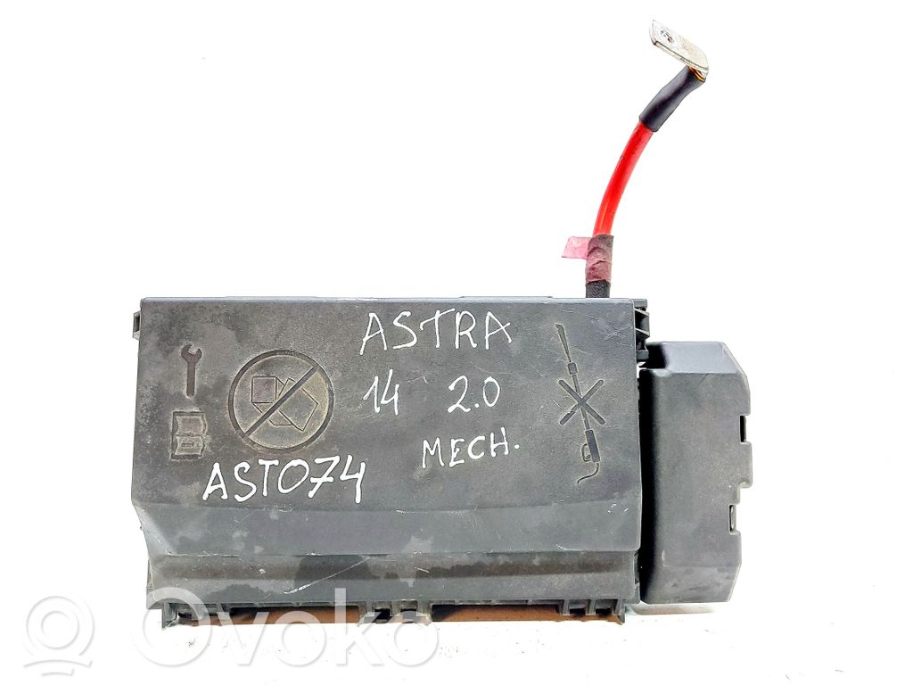 Opel Astra J Juego de caja de fusibles 
