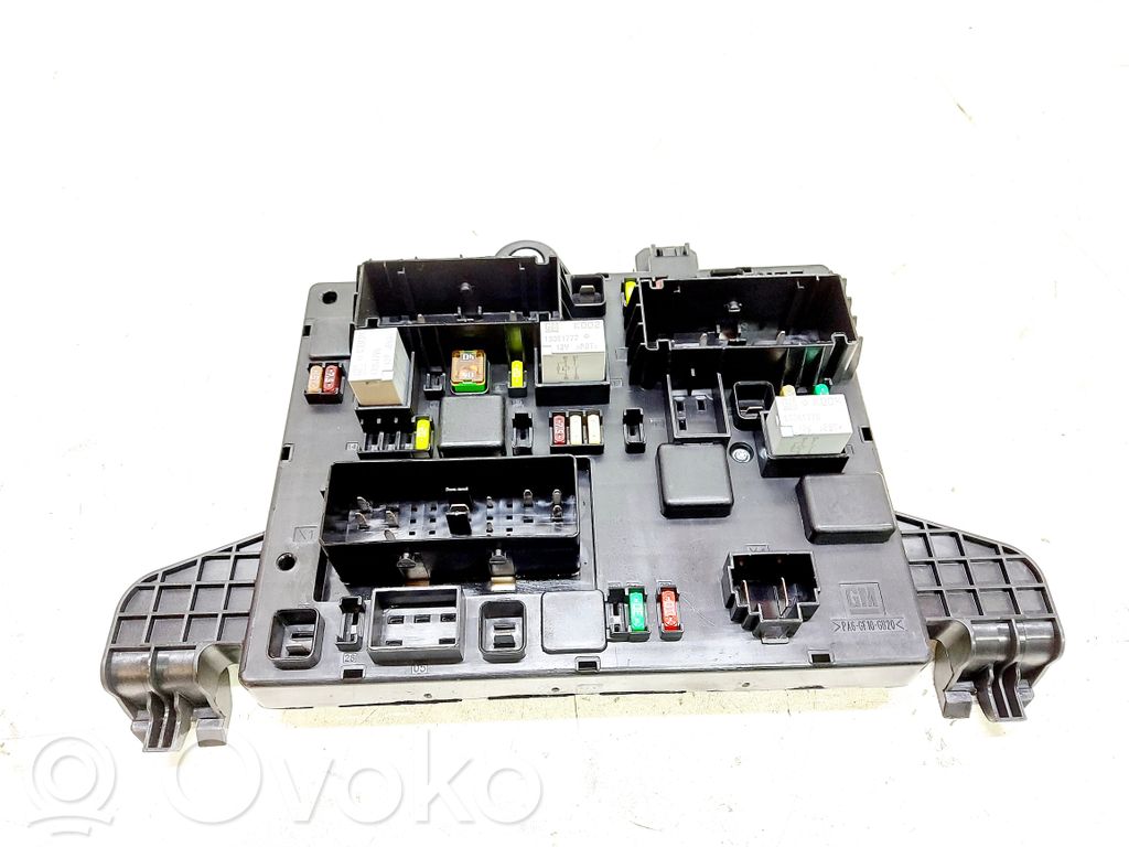 Opel Zafira C Fuse module 