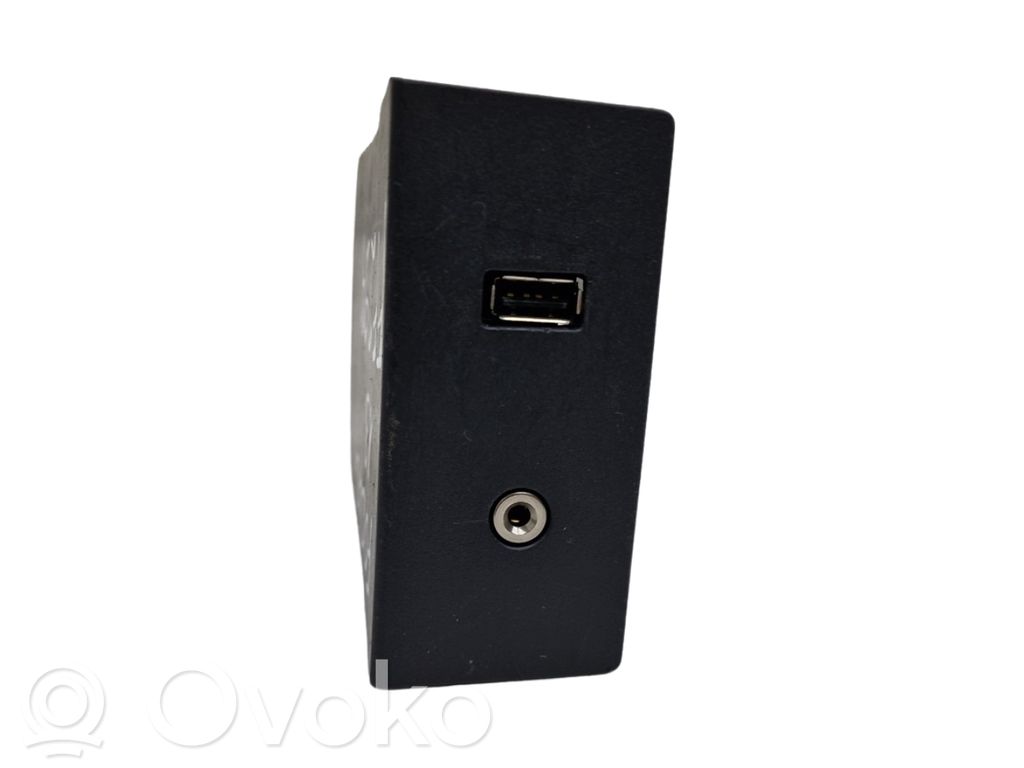 Enchufe conector USB   BM51A044L28ADW