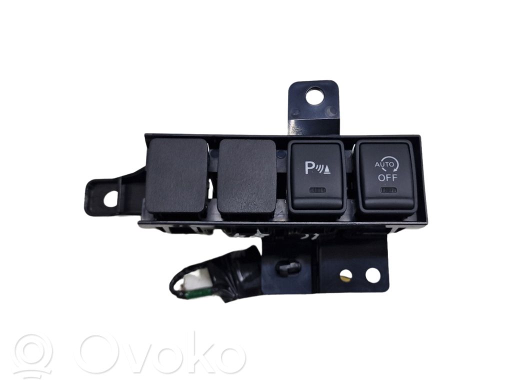 Nissan X-Trail T32 A set of switches 