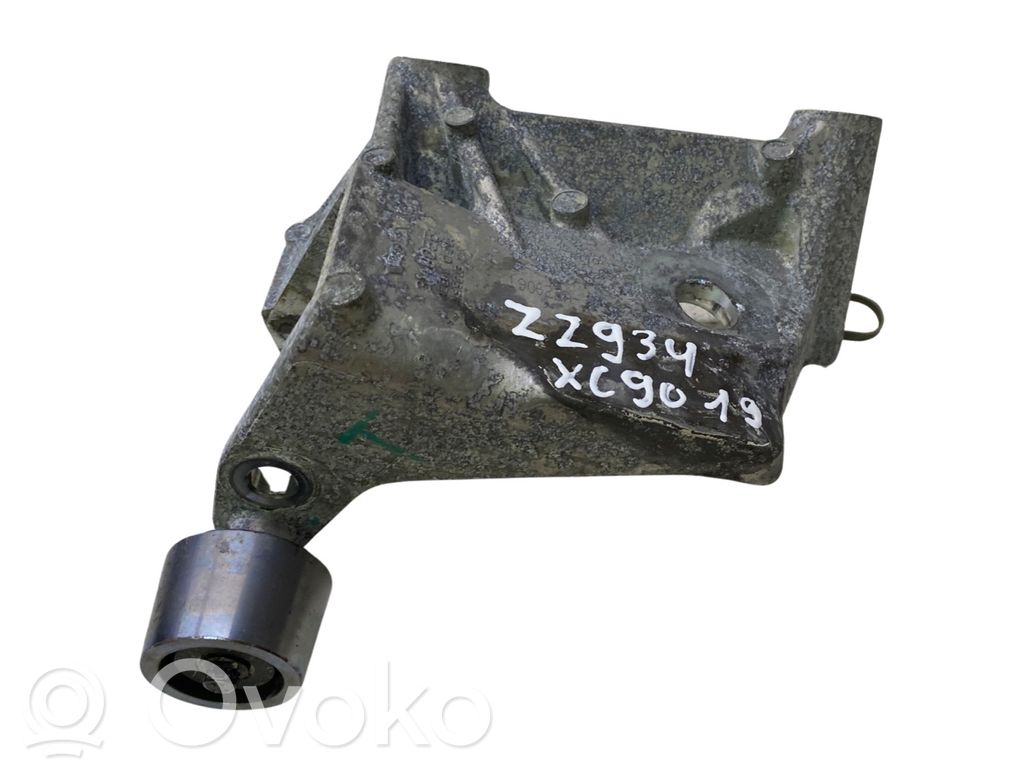 Volvo XC90 Engine mounting bracket 