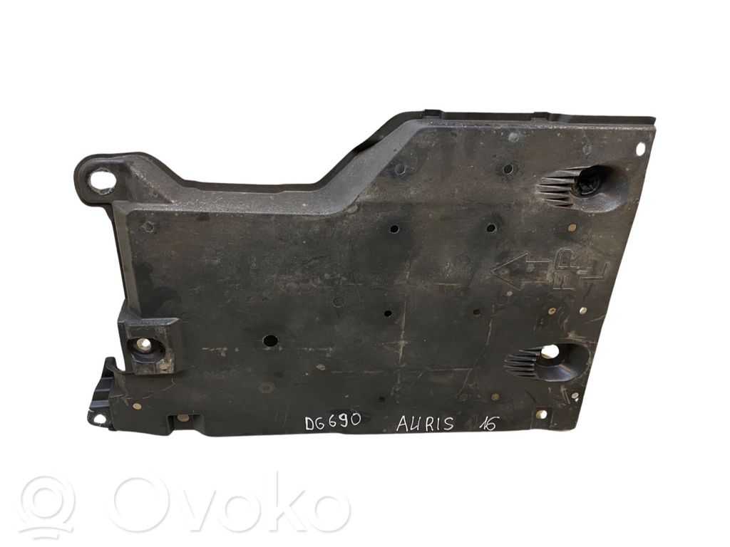 Toyota Auris E180 Osłona środkowa podwozia 