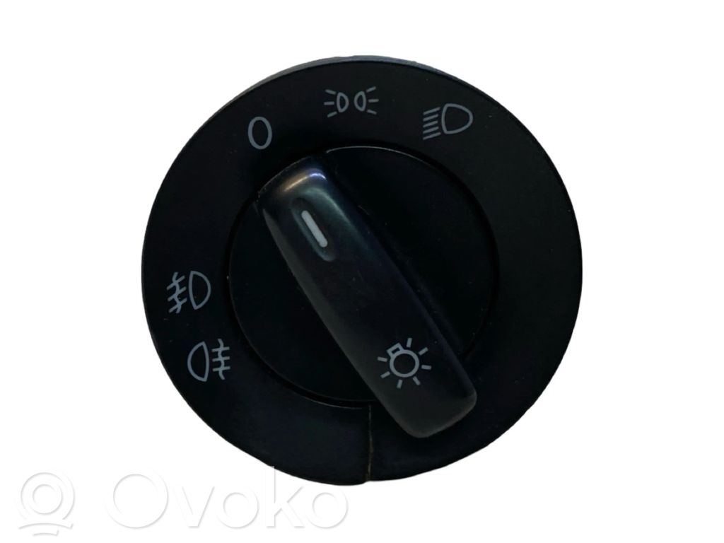 Volkswagen Tiguan Light switch 