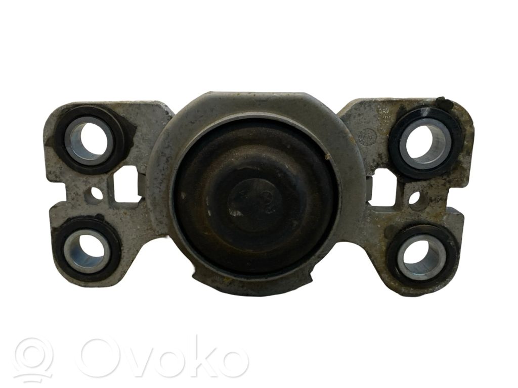 Volvo V70 Engine mount bracket 