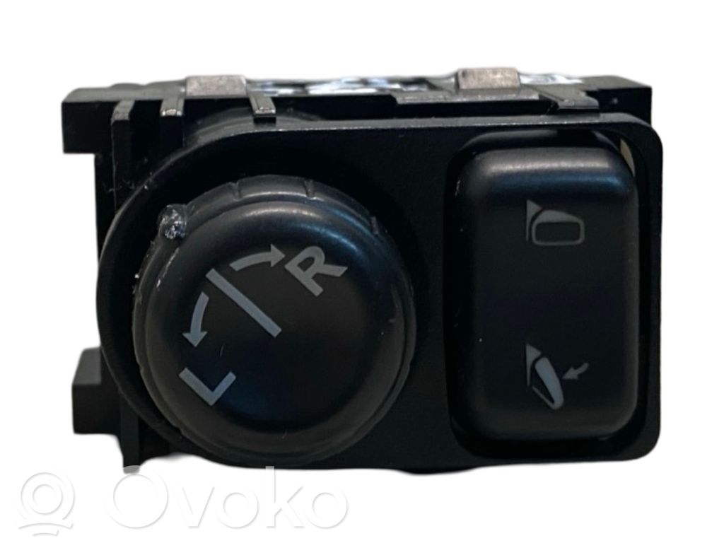 Nissan Qashqai+2 Wing mirror switch 