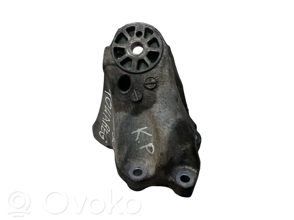 Volkswagen Touareg II Engine mounting bracket 