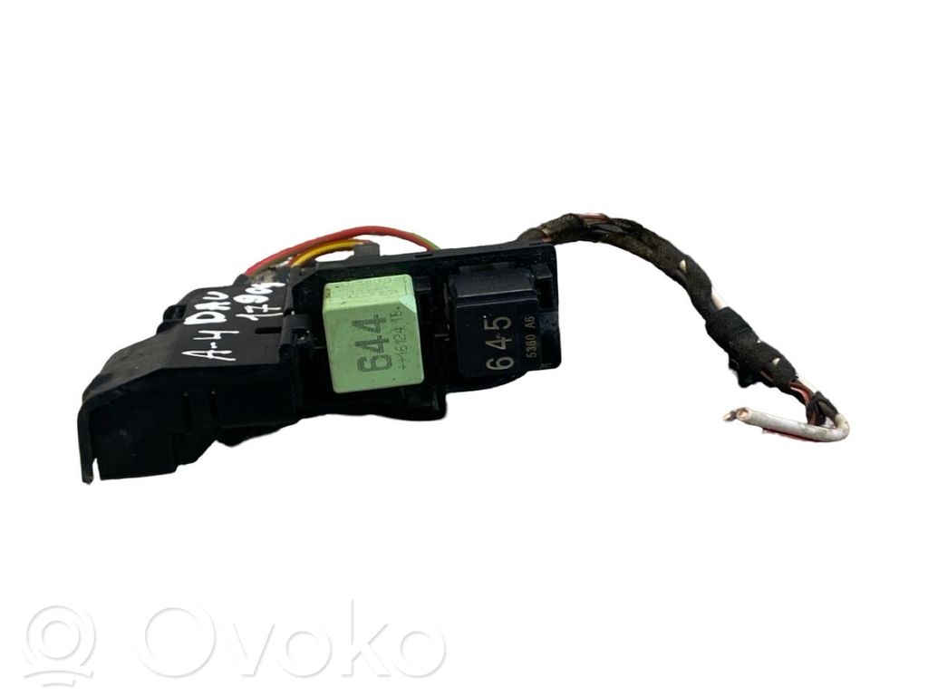 Audi A4 S4 B9 Saugiklių blokas 