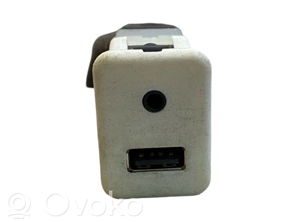Opel Antara AUX in-socket connector 
