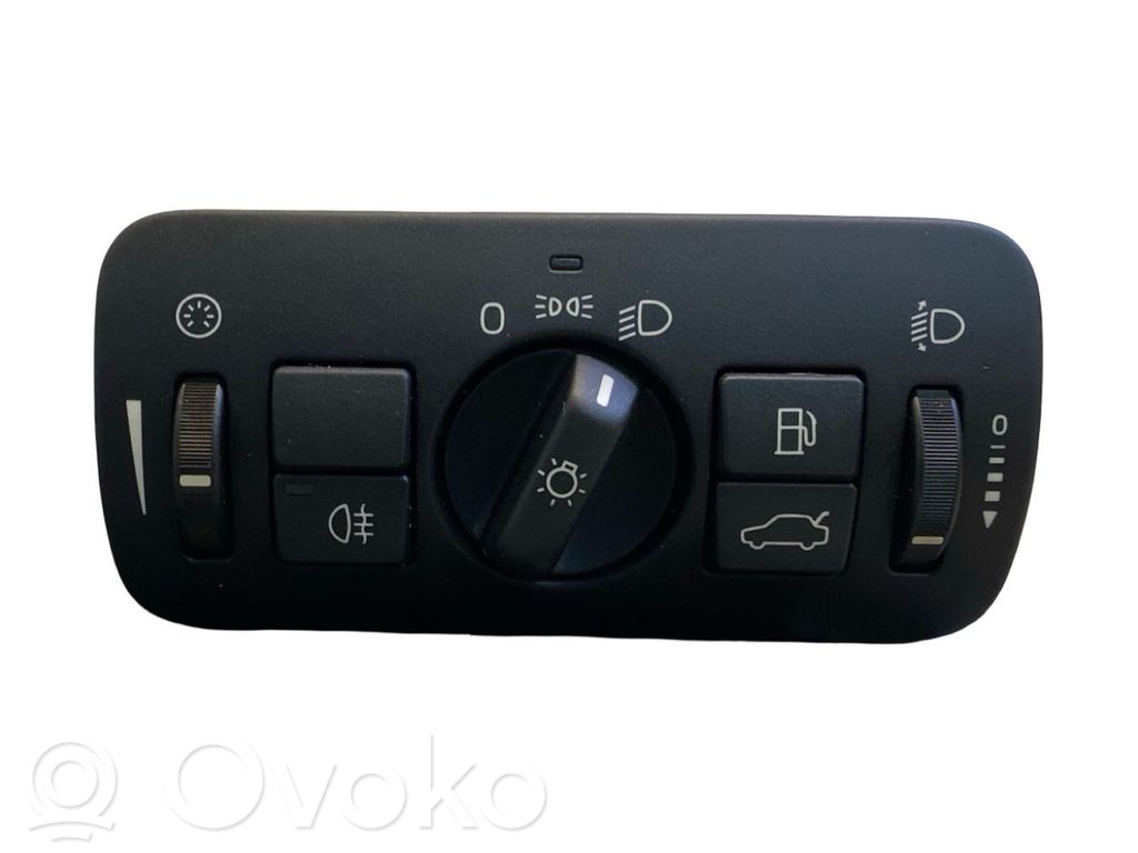 Light switch   30739413