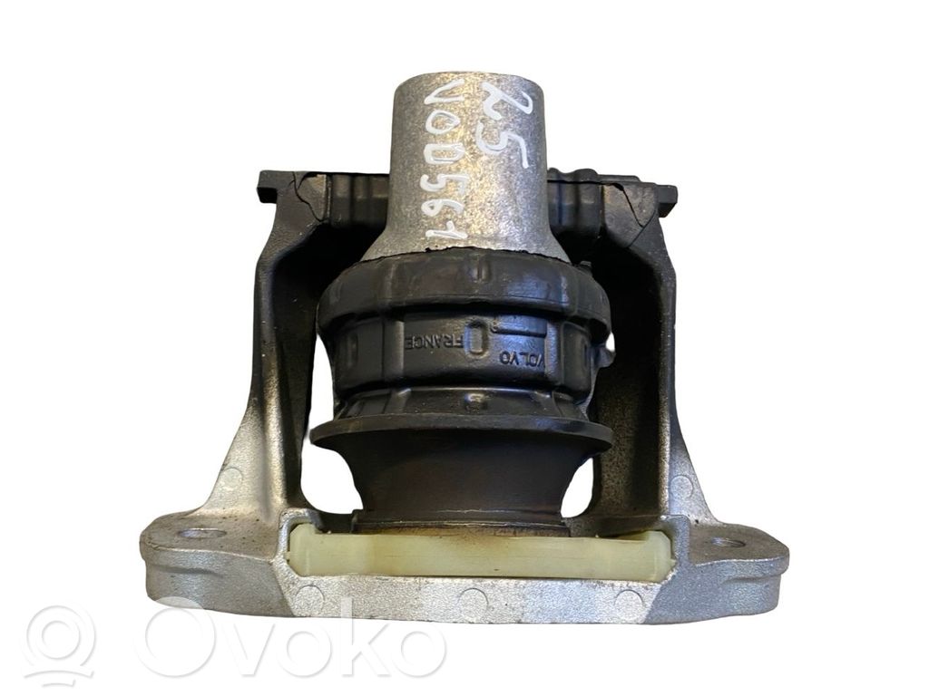 Volvo XC60 Engine mount bracket 