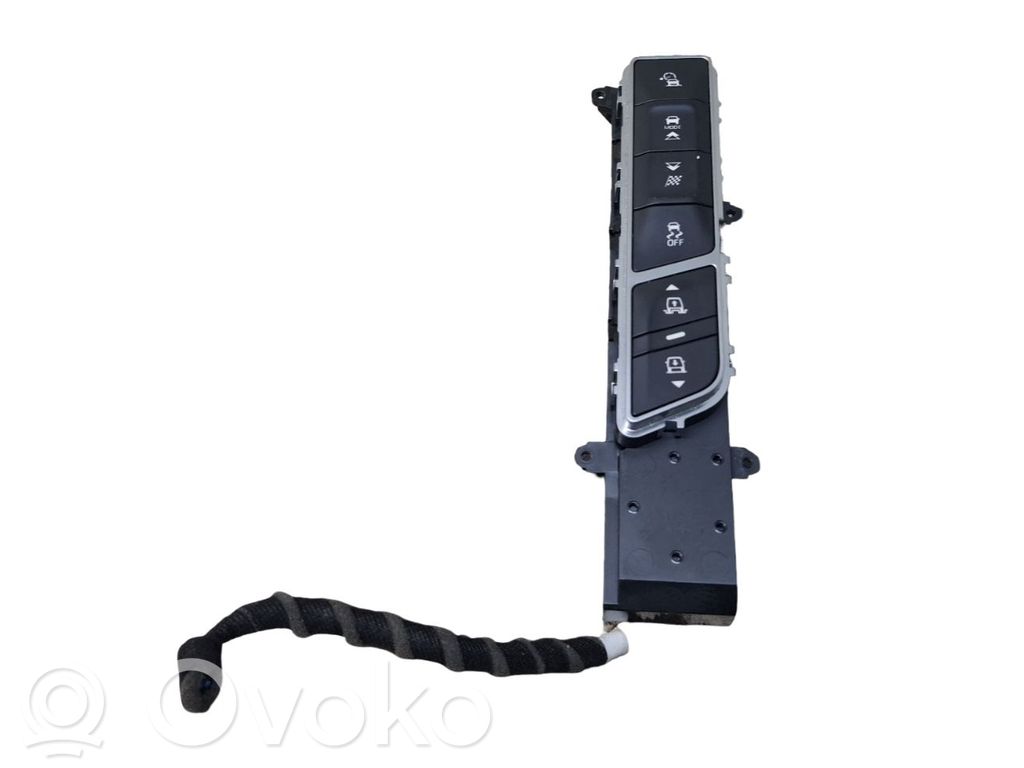 Jaguar I-Pace A set of switches 