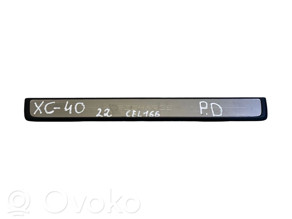 Volvo XC40 Listwa progowa przednia 