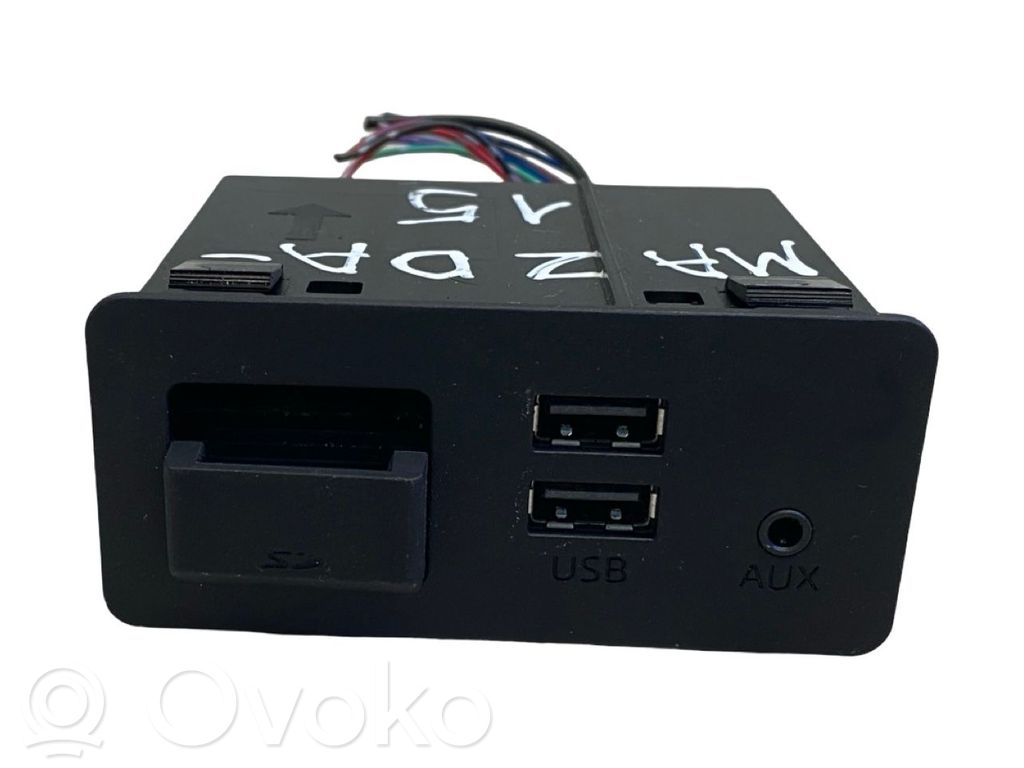 Mazda 6 USB savienotājs 