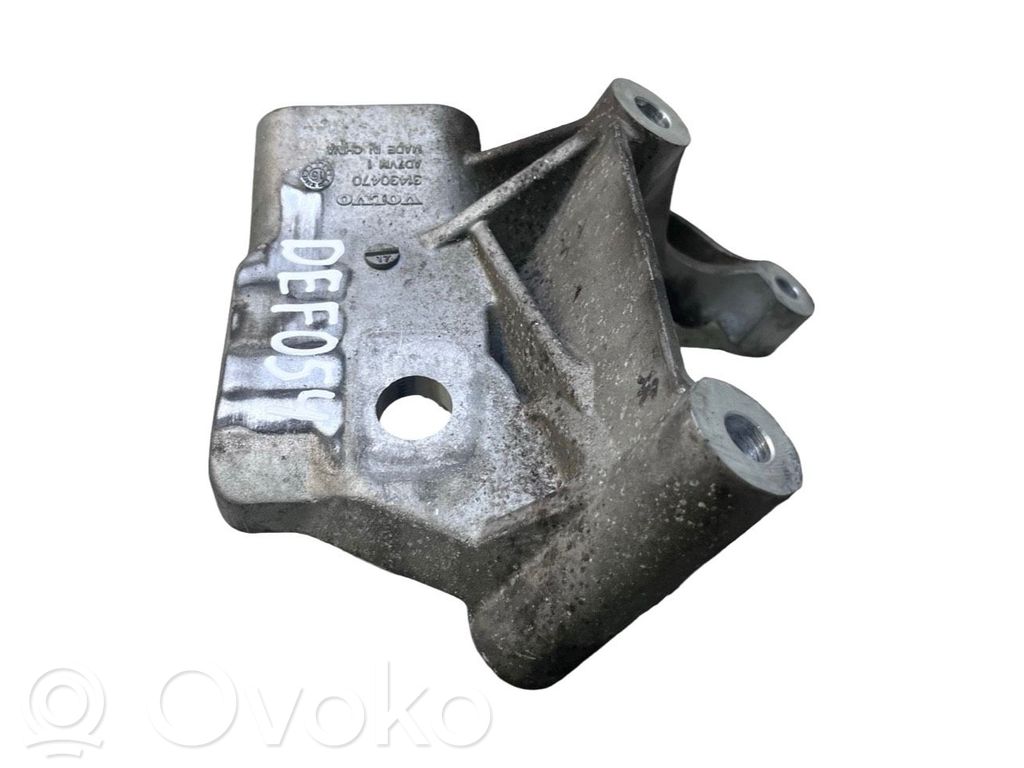 Volvo XC90 Engine mounting bracket 