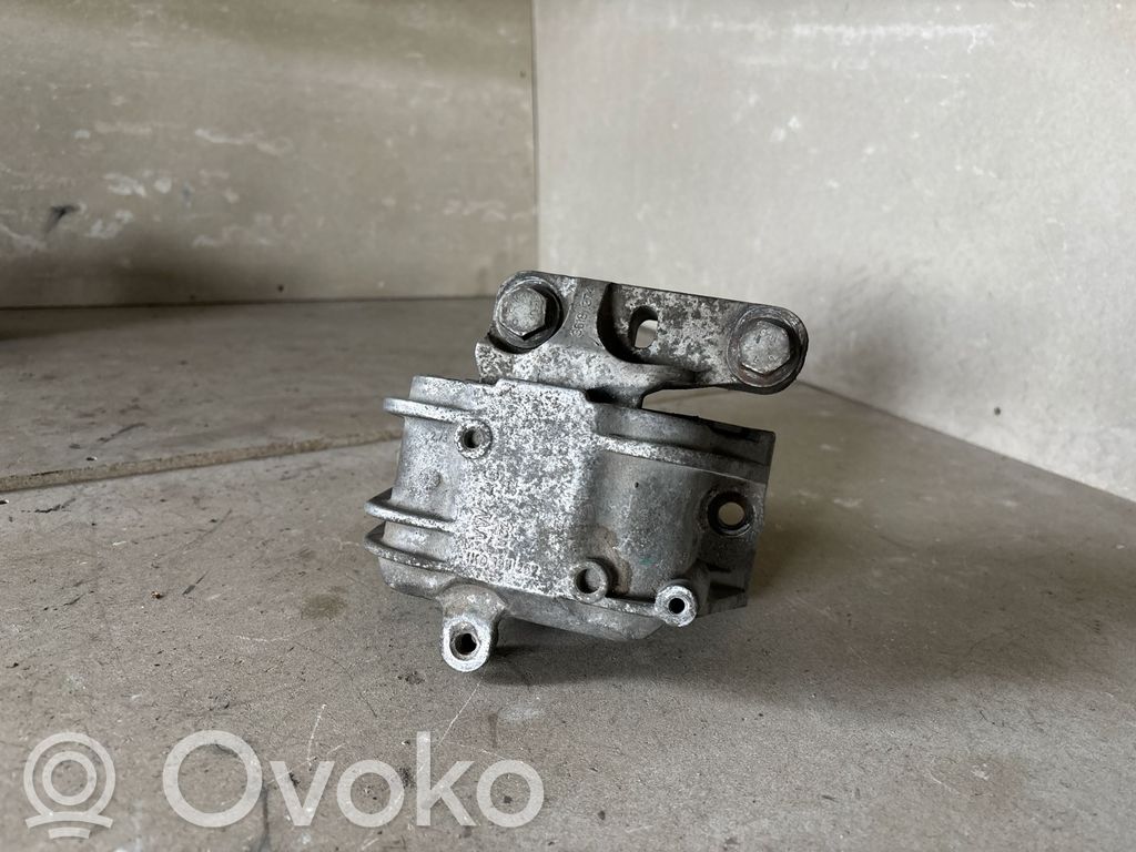 Engine mount bracket   1KO199262