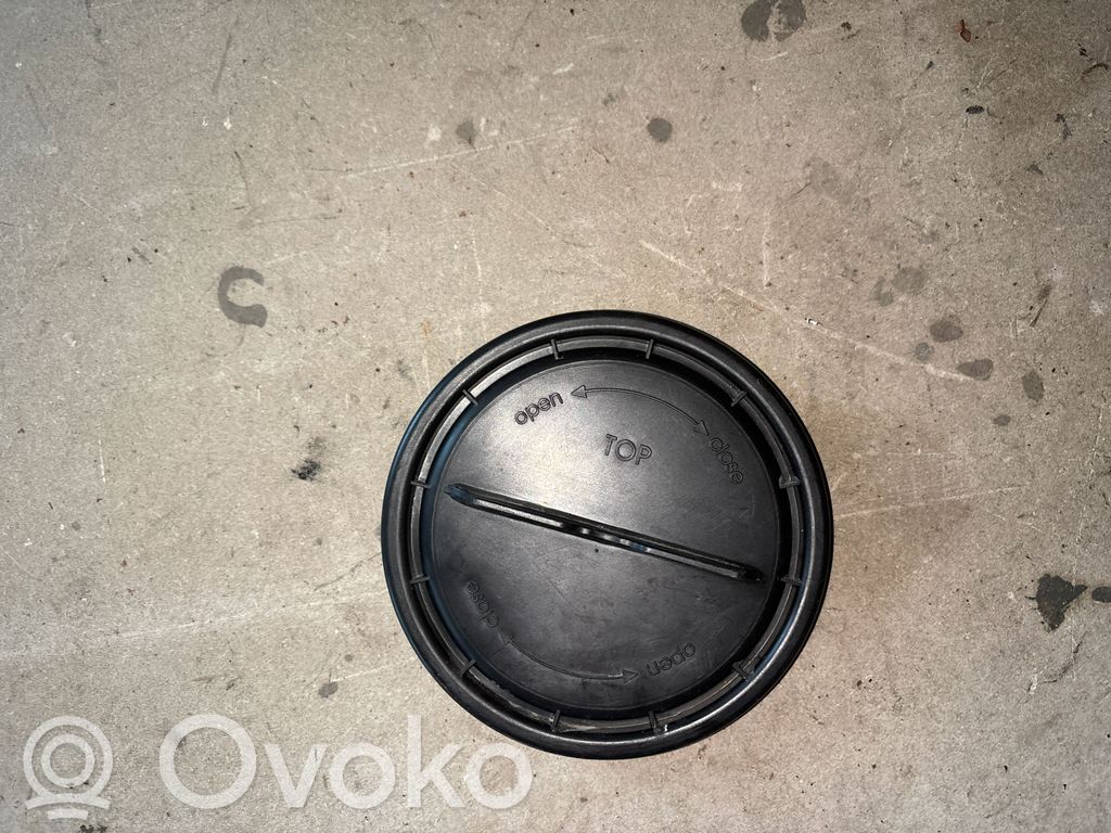 Volkswagen Transporter - Caravelle T5 Osłona żarówki lampy przedniej 