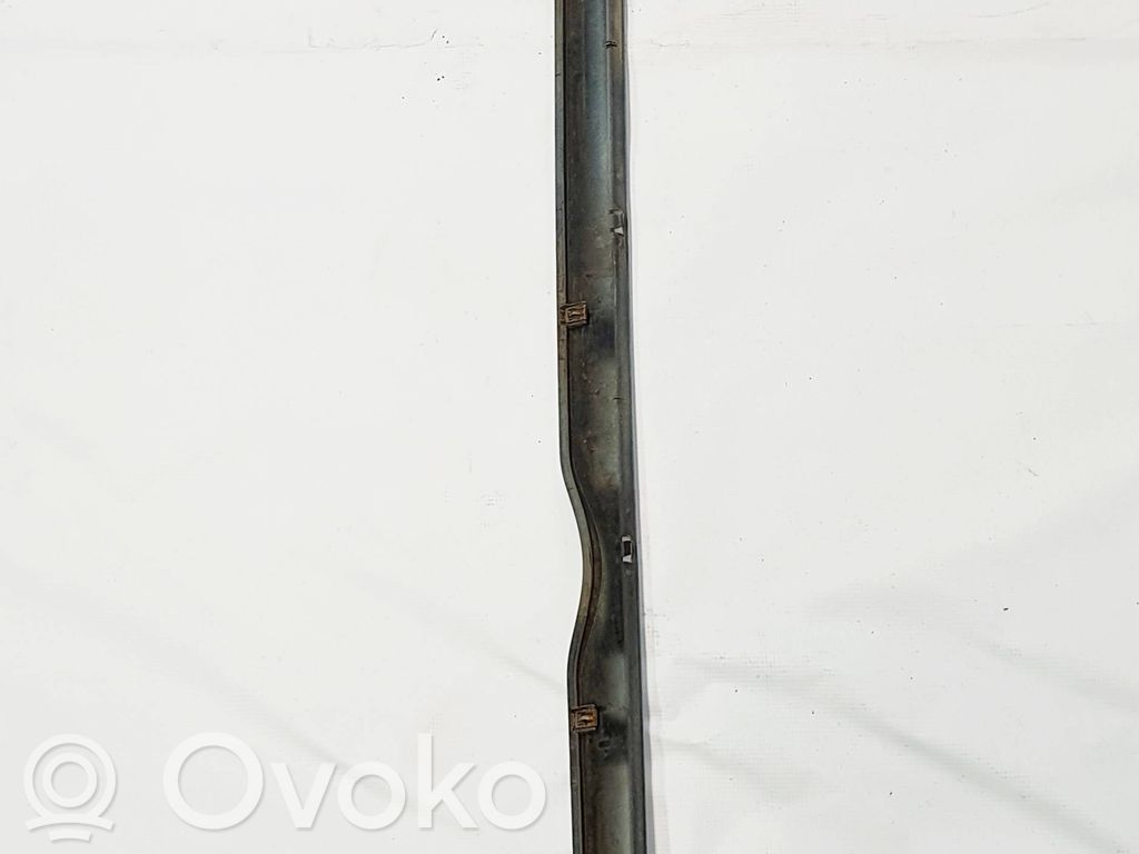 Tesla Model S Kynnyksen/sivuhelman lista 