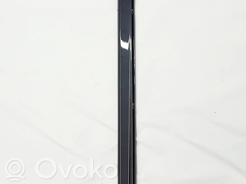 Tesla Model S Kynnyksen/sivuhelman lista 