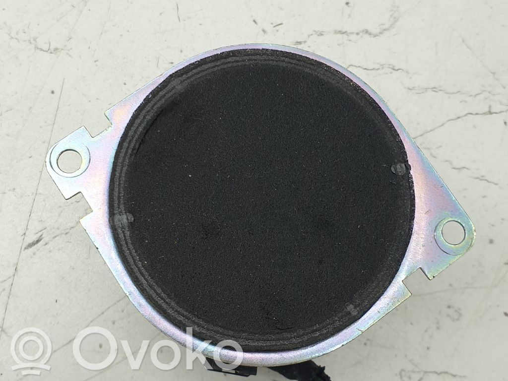 Takaoven kaiutin   26777AA,5Y9180,P68297598AA