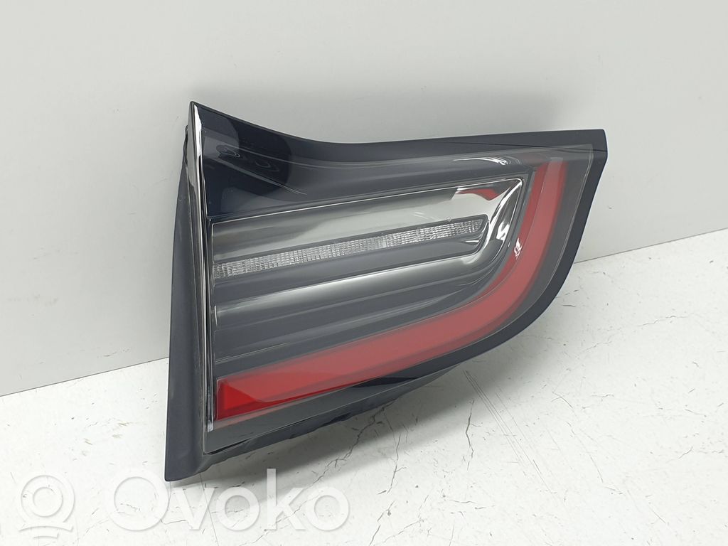 Tesla Model Y Tailgate rear/tail lights 