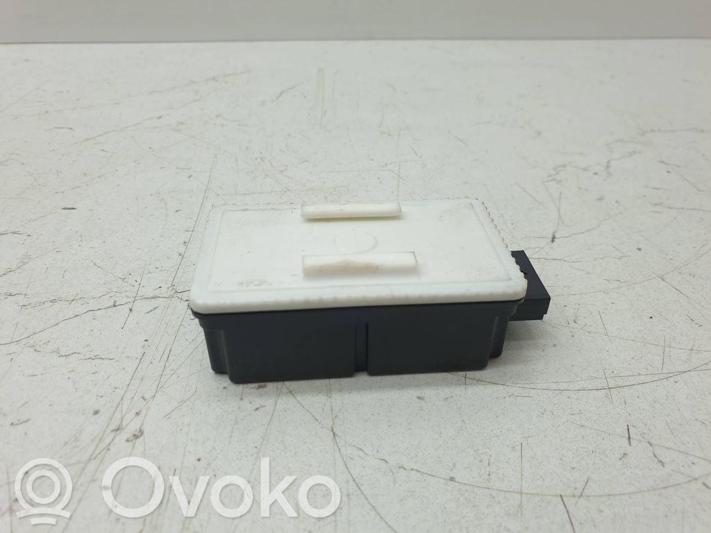 Tesla Model S Tire pressure control unit 