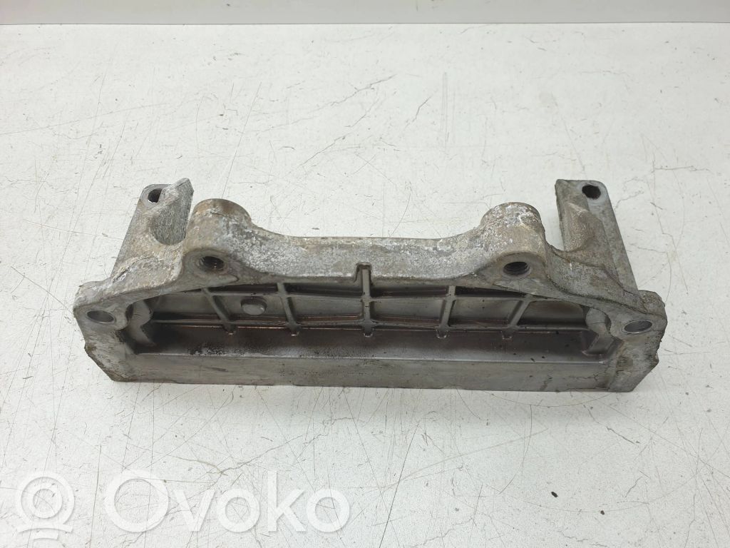 Chrysler Pacifica Engine mounting bracket 