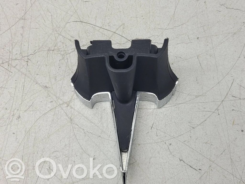 Tesla Model S Gamintojo ženkliukas 