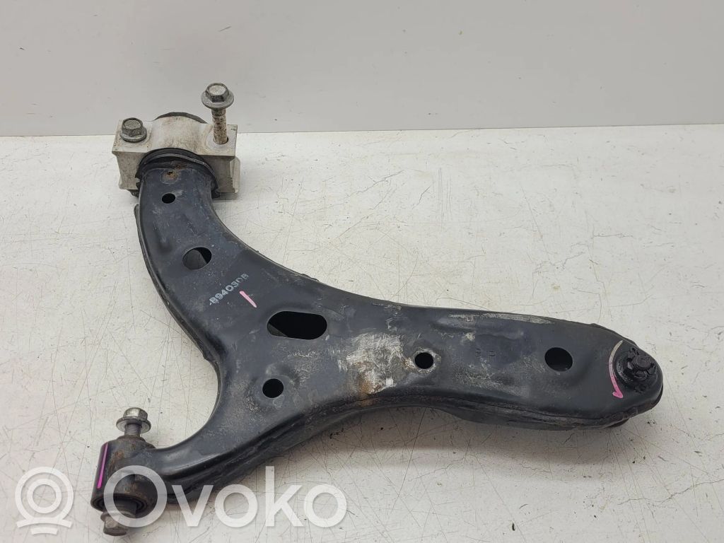 Front lower control arm/wishbone   89403DB
