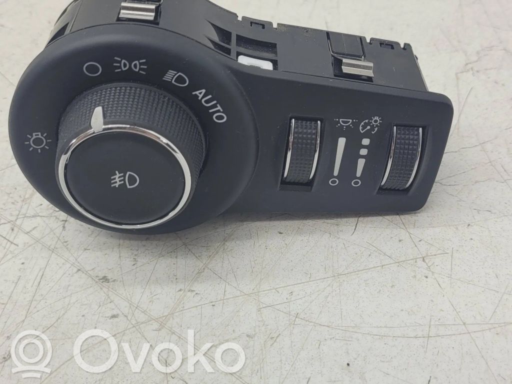Chrysler Pacifica Light switch 