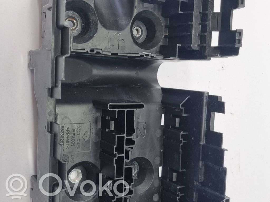 Chrysler Pacifica Saugiklių blokas 