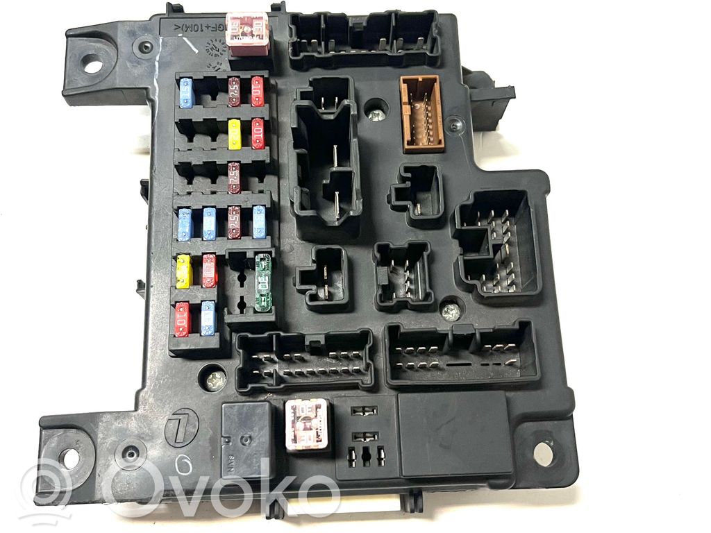 Mitsubishi Lancer Evolution X Fuse module 