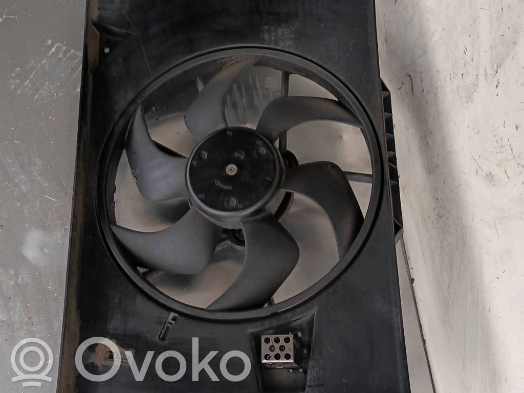 Renault Laguna II Radiator cooling fan shroud 