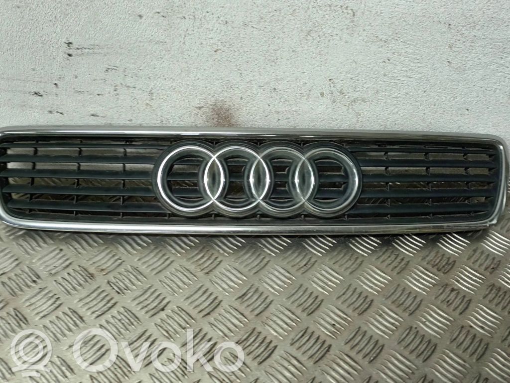 Audi A4 S4 B5 8D Etusäleikkö 