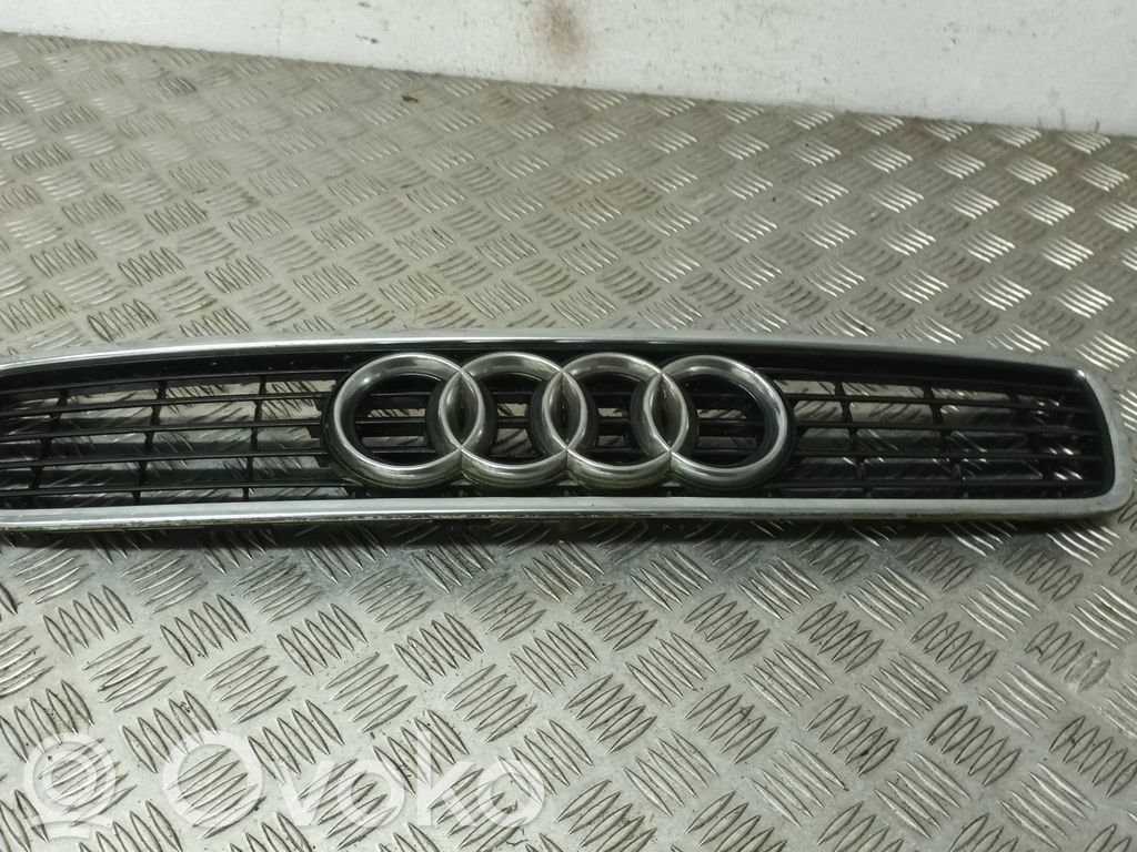 Audi A4 S4 B5 8D Etusäleikkö 