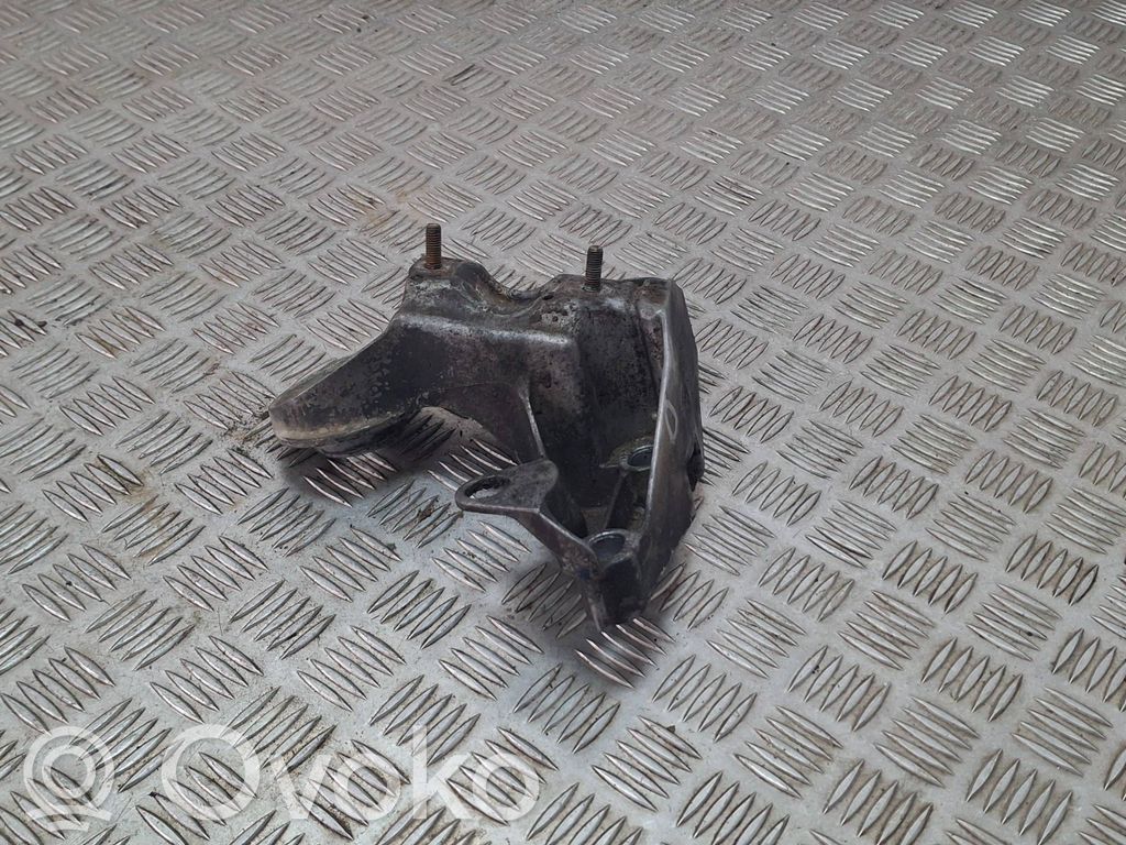Volkswagen PASSAT B5.5 Engine mounting bracket 