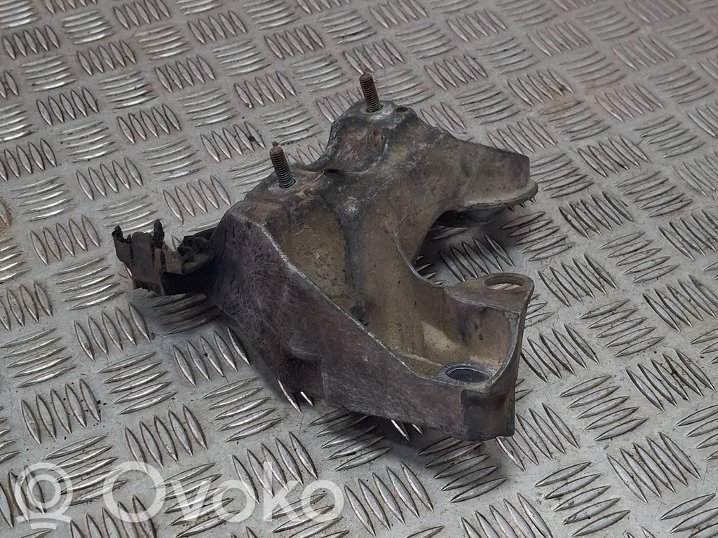Volkswagen PASSAT B5.5 Engine mounting bracket 