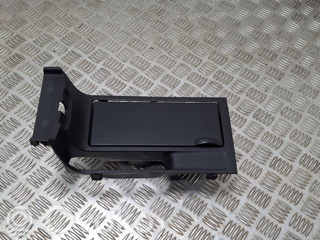 Mazda 3 I Cup holder 