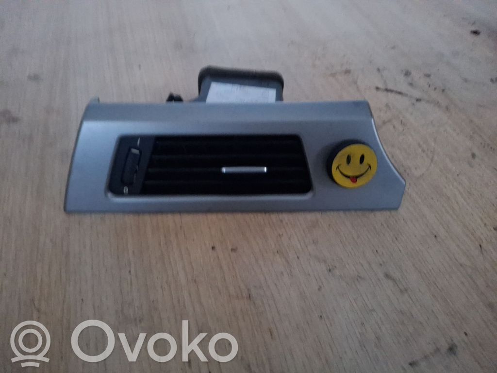 Šoninės oro grotelės   144821,9151165,E3222W