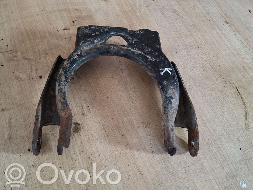 Peugeot 407 Front lower control arm/wishbone 