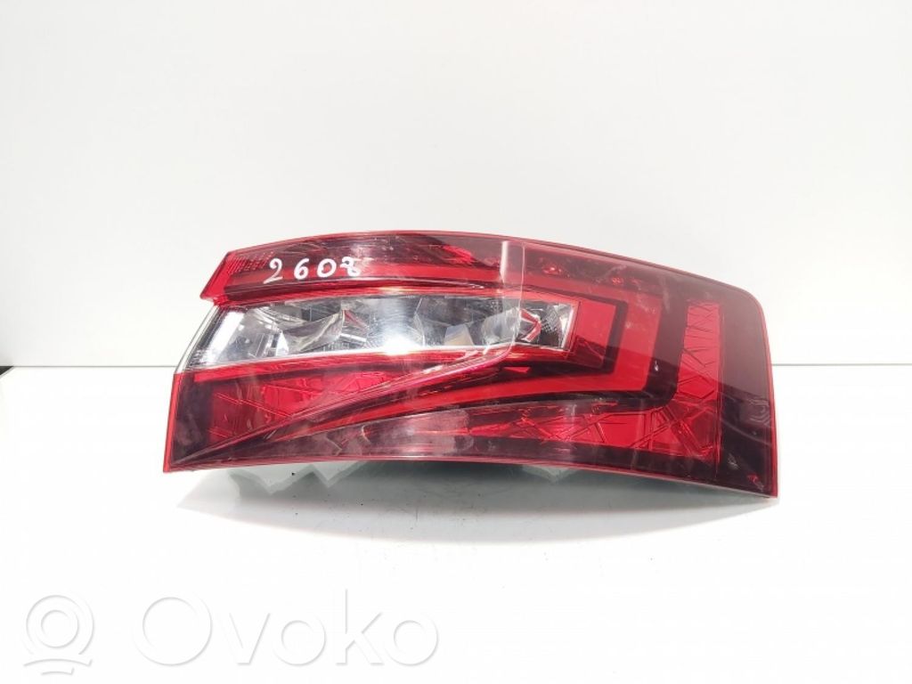Skoda Superb B8 (3V) Lenti delle luci del portellone posteriore