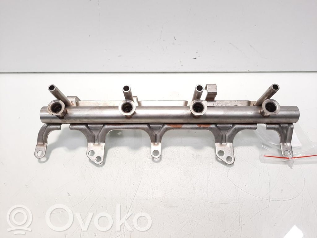 Audi A4 S4 B8 8K Polttoainepääputki 