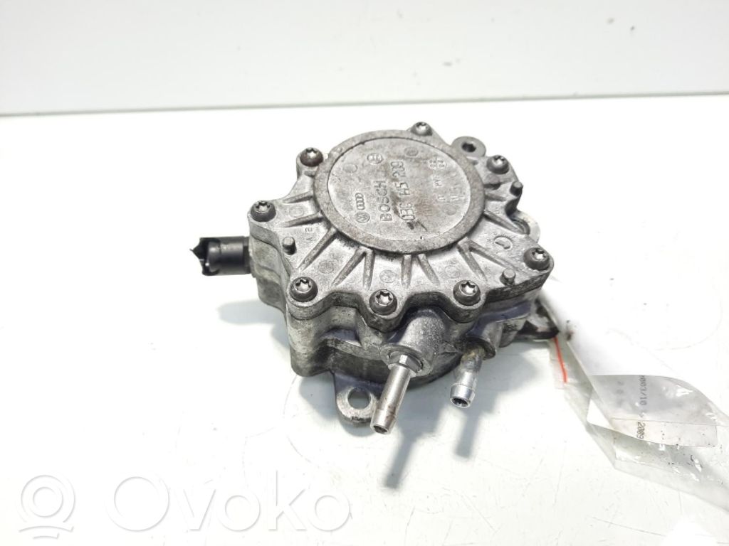 Volkswagen Golf V Pompe à vide 