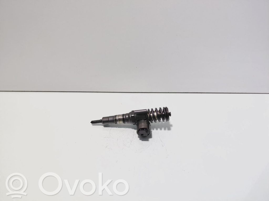 Audi A4 S4 B7 8E 8H Polttoainesuutin 